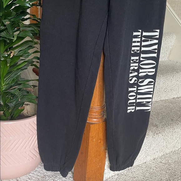 Taylor Swift Black The Eras Tour Jogger Sweatpants - Picture 3 of 11